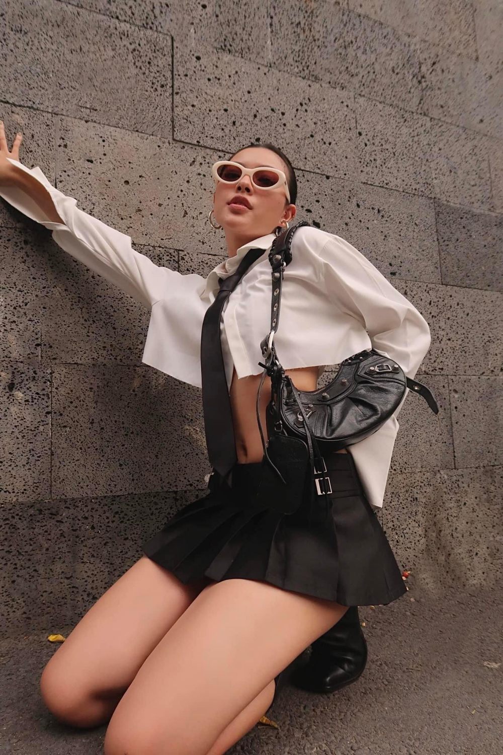 Tú Hảo tự tin chụp hình &#34;no bra&#34; độc lạ, cá tính nhờ bí quyết giữ dáng này - 4
