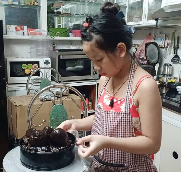 Cô bé Hà Nội mới 11 tuổi đã tự kiếm tiền nuôi đam mê - 2