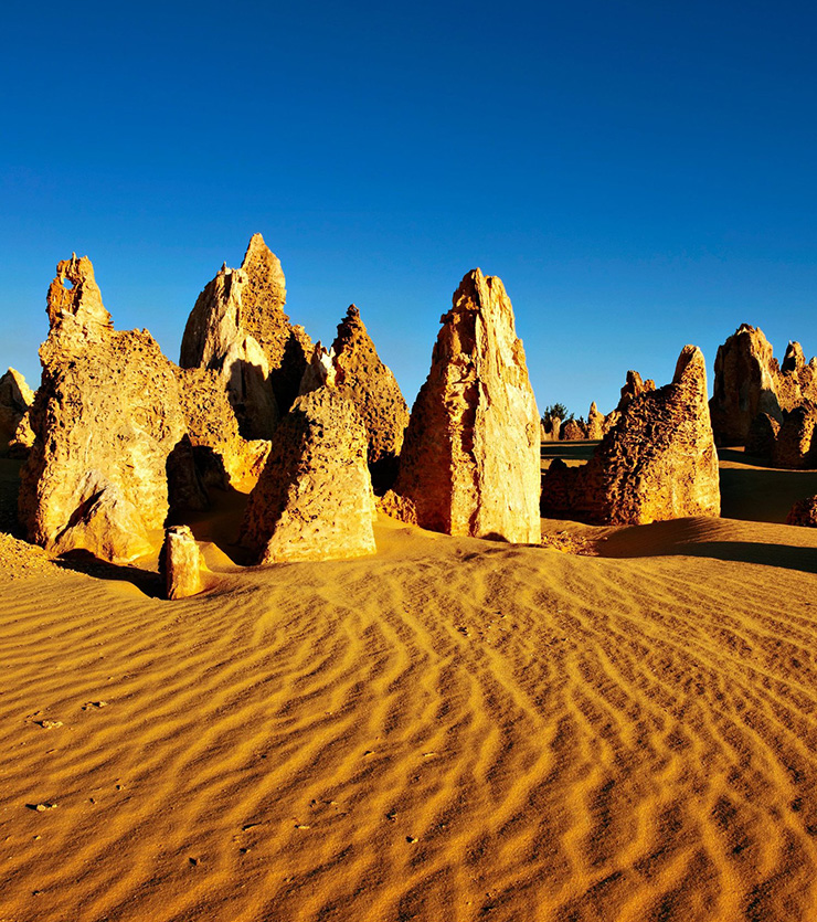 Hàng ngàn cột đá kỳ lạ trong sa mạc, cảnh tượng ngoạn mục hiếm có - 2
