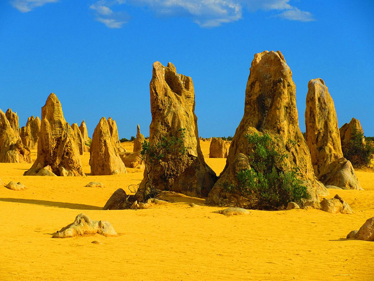 Hàng ngàn cột đá kỳ lạ trong sa mạc, cảnh tượng ngoạn mục hiếm có - 3