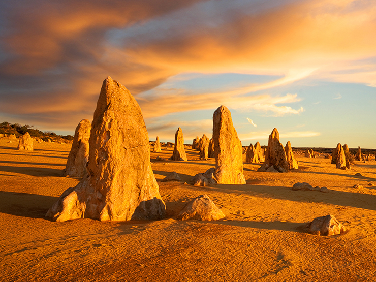 Hàng ngàn cột đá kỳ lạ trong sa mạc, cảnh tượng ngoạn mục hiếm có - 5