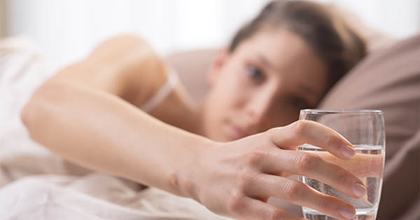 Những cách phục hồi làn da xấu xí do thiếu ngủ kéo dài - 1