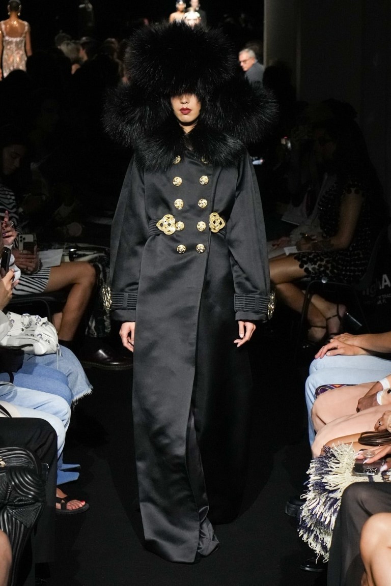 Jean Paul Gaultier Couture Fall 2023 tôn vinh chiếc áo ngực hình nón kinh điển - 7