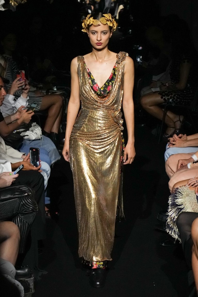 Jean Paul Gaultier Couture Fall 2023 tôn vinh chiếc áo ngực hình nón kinh điển - 17