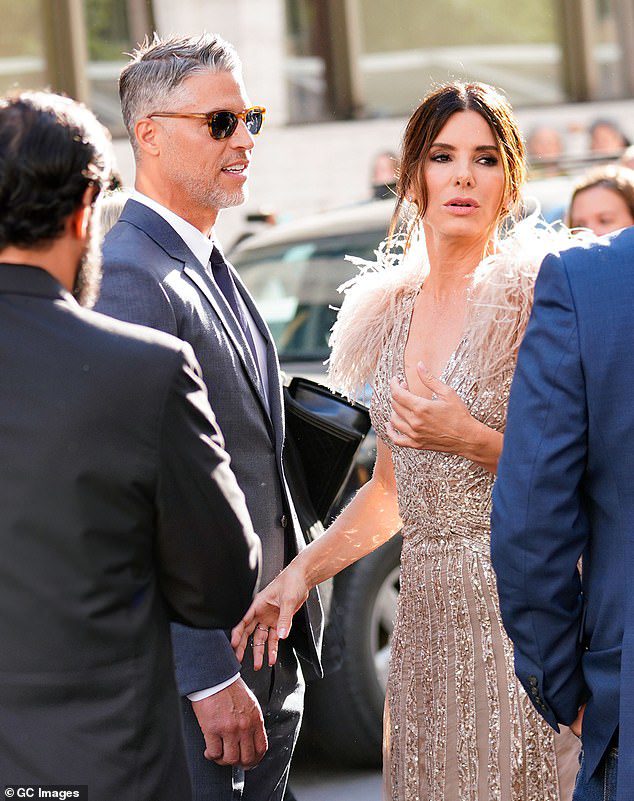 "Người đàn ông bí ẩn" của Sandra Bullock qua đời ở tuổi 57 - 2