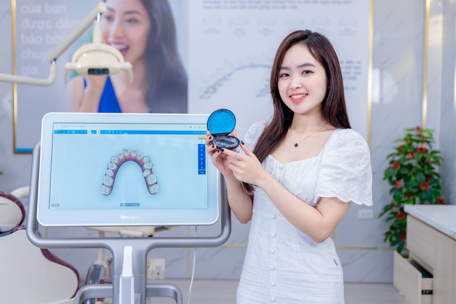 Bác sĩ Ngô Tùng Phương kiến tạo nụ cười hoàn hảo từ sự kết hợp Invisalign và răng sứ thẩm mỹ - 2