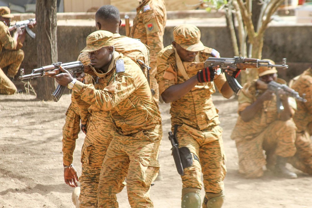 Đụng độ phiến quân, 53 binh sĩ và tình nguyện viên ở nước đồng minh của Niger thiệt mạng - 1