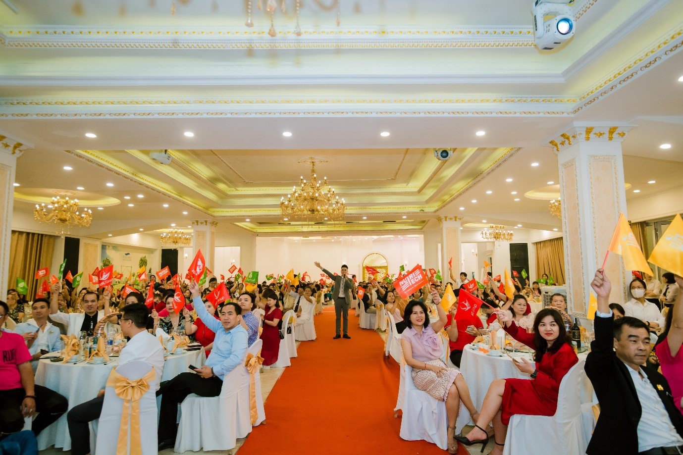 Doanh nhân Tạ Thị Thu Hằng: Từng làm giúp việc trước khi trở thành Chủ tịch tập đoàn - 3