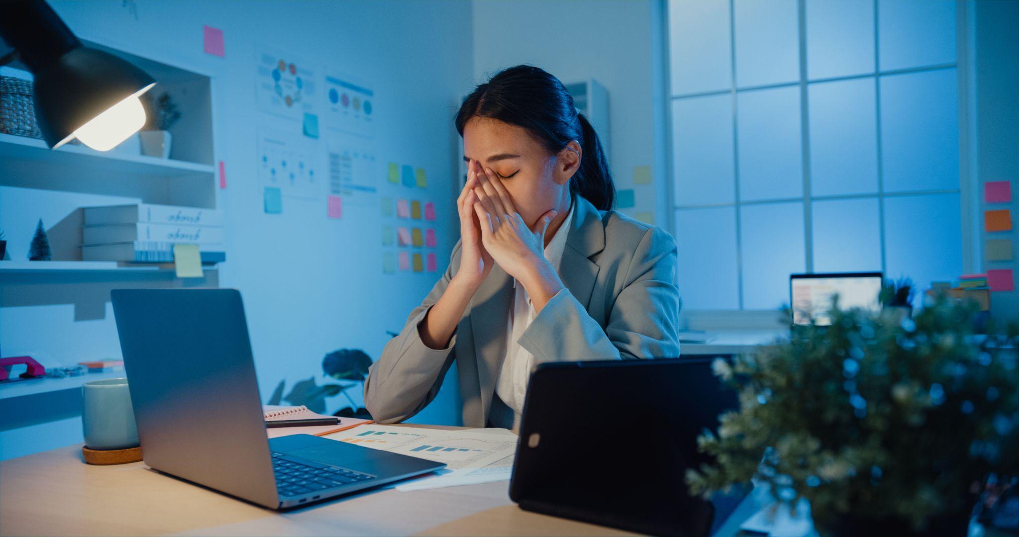Ngày mưa, làm gì để mắt không bị “ốm”? - 2