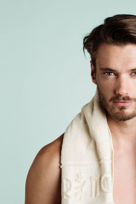 Cách chăm sóc làn da đẹp cho đàn ông sau tuổi 40 - 2