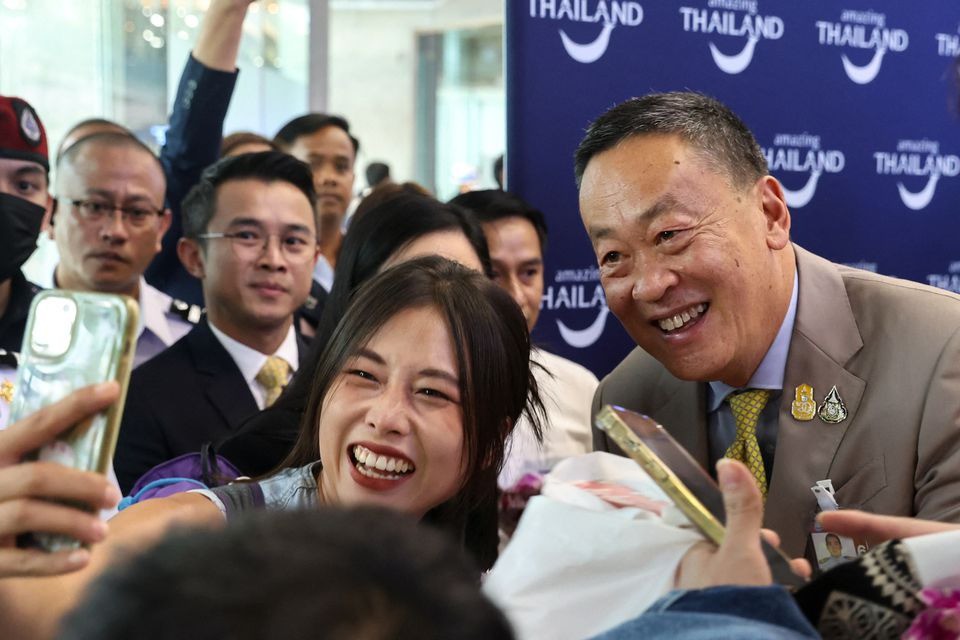 Điều gì khiến Thủ tướng Thái Lan đích thân ra sân bay đón khách du lịch Trung Quốc? - 1