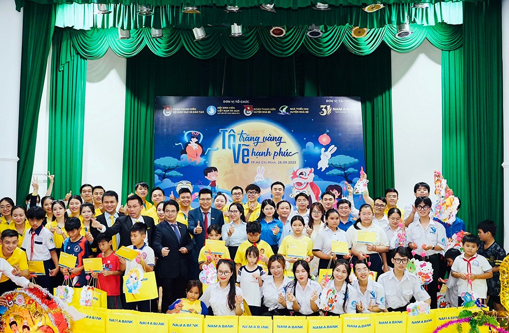 Ngân hàng mang tết trung thu đa sắc màu đến hàng ngàn trẻ em - 2