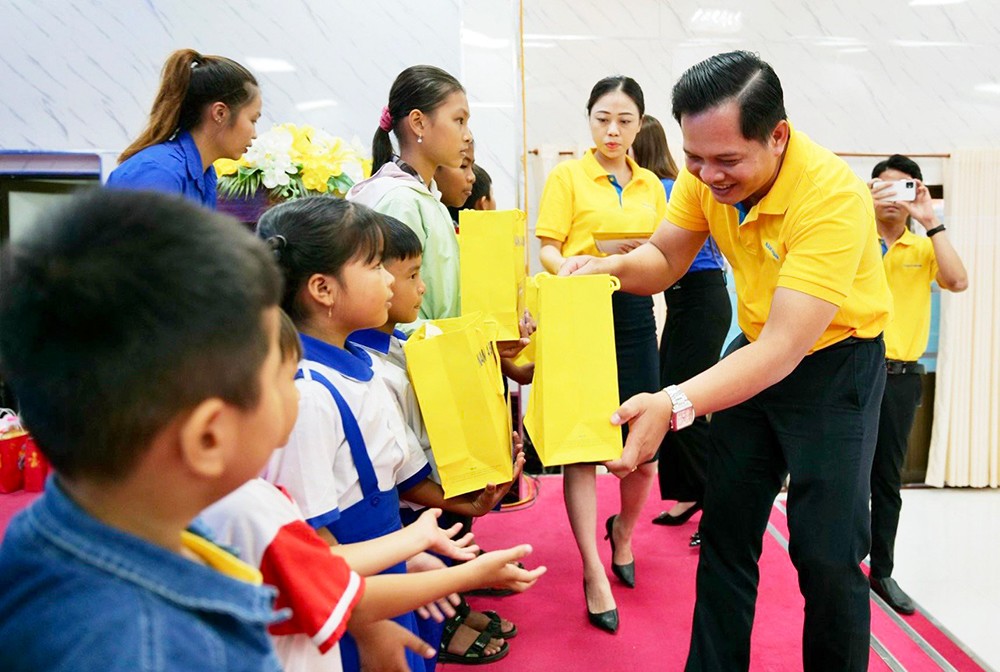 Ngân hàng mang tết trung thu đa sắc màu đến hàng ngàn trẻ em - 3