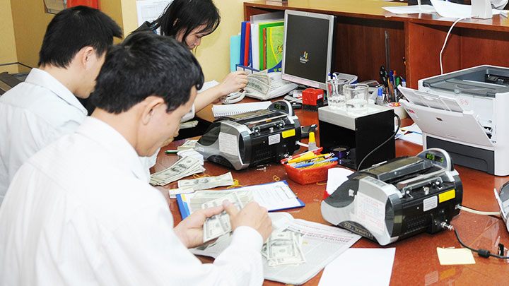 Tỷ giá USD hôm nay 24/7: Liên tục biến động - 1