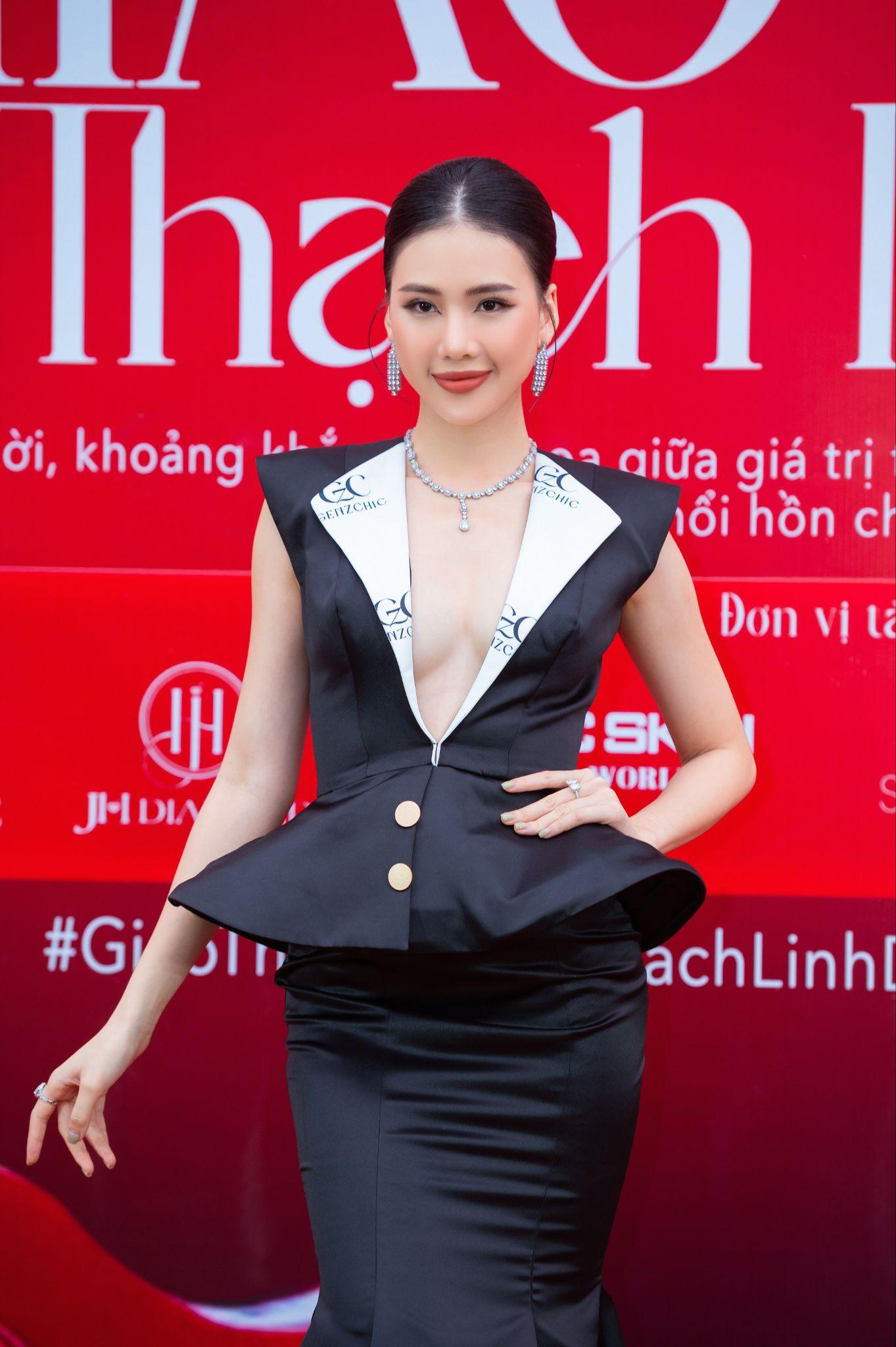 Mãn nhãn với trang sức JH Diamond trên sàn diễn Giao Thời Thạch Linh - 6