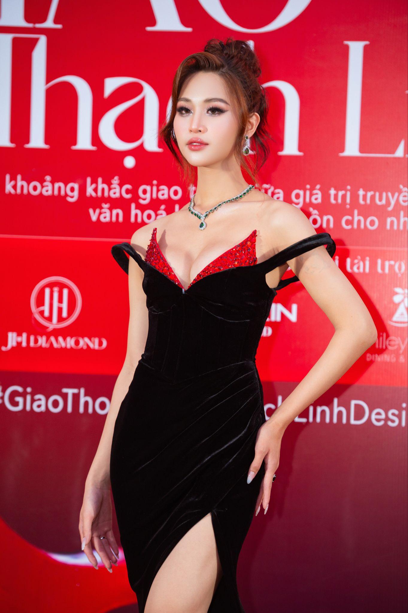 Mãn nhãn với trang sức JH Diamond trên sàn diễn Giao Thời Thạch Linh - 7