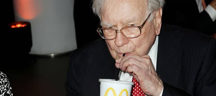 Thói quen tằn tiện của tỷ phú Warren Buffett bạn cần học ngay nếu muốn giàu - 1