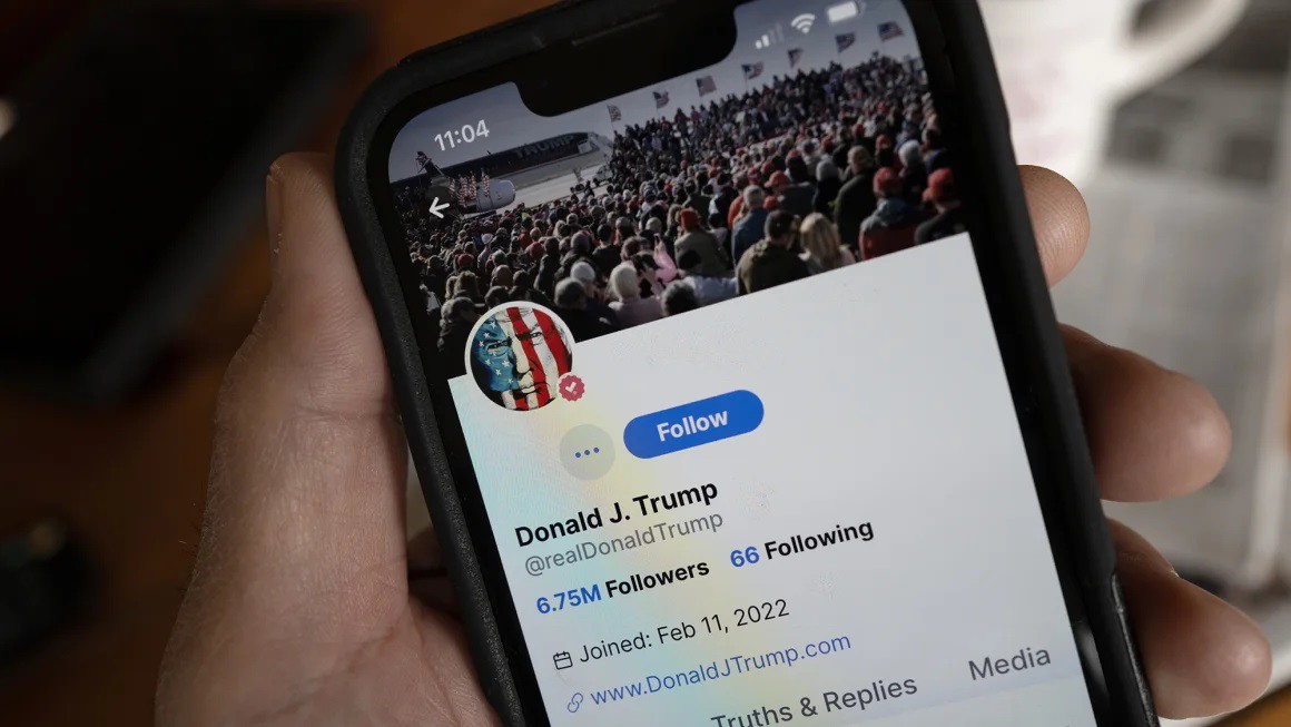 Tài sản của ông Donald Trump sụt giảm mạnh, bị loại khỏi danh sách giàu nhất thế giới - 1