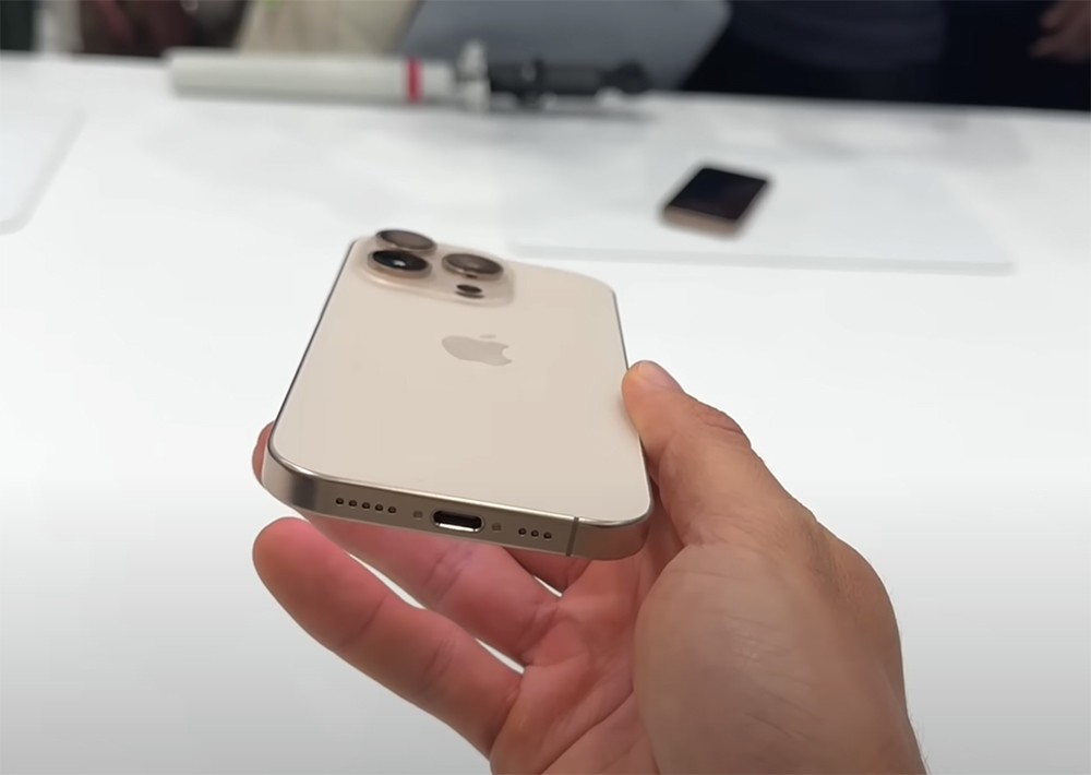 Màu mới iphone 16 Pro Max: cận cảnh Titan Sa Mạc ngày ra mắt - 3