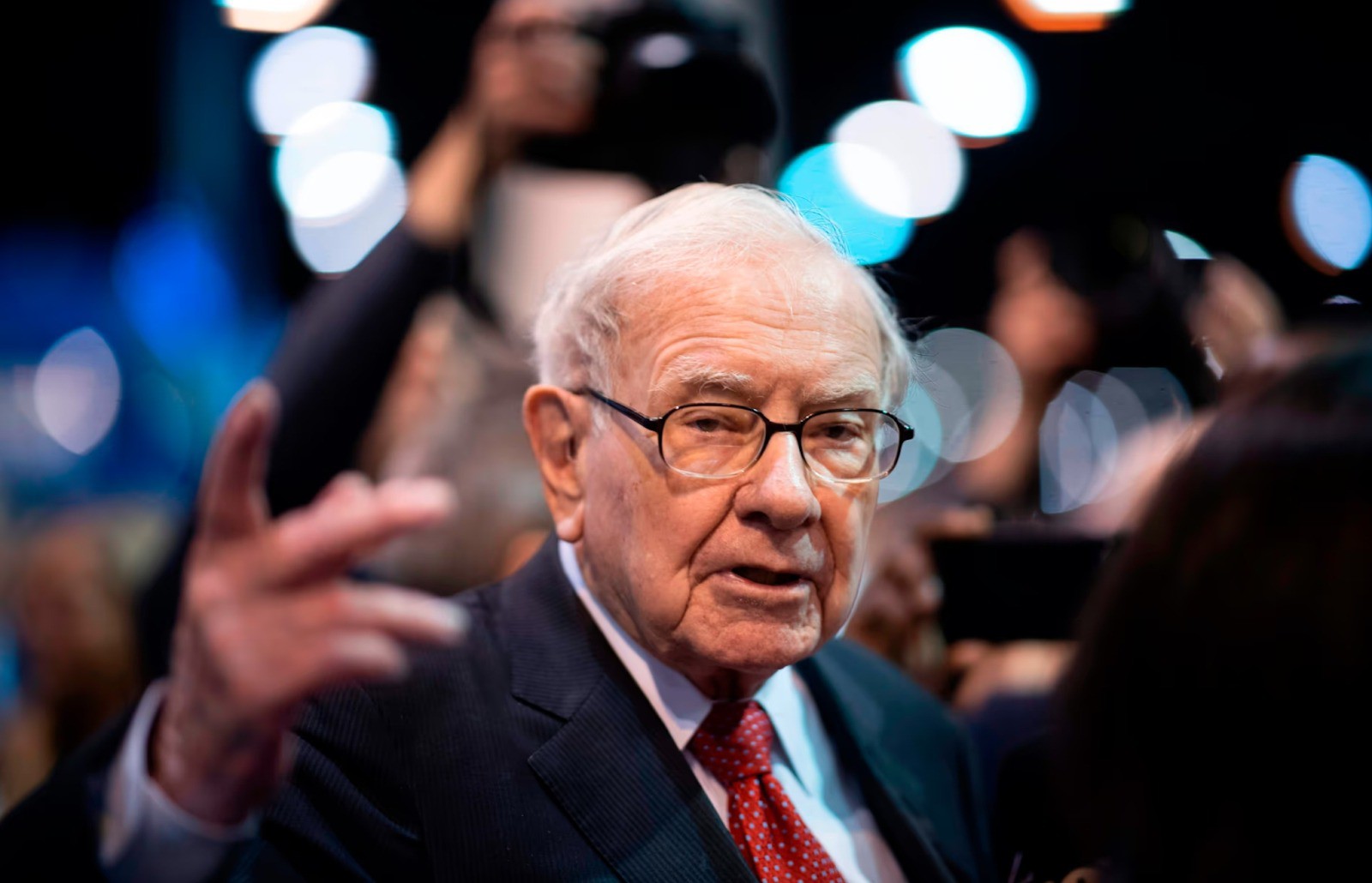 Warren Buffett: "Nếu không tìm cách kiếm tiền trong lúc ngủ, bạn sẽ phải làm việc cho đến chết" - 1