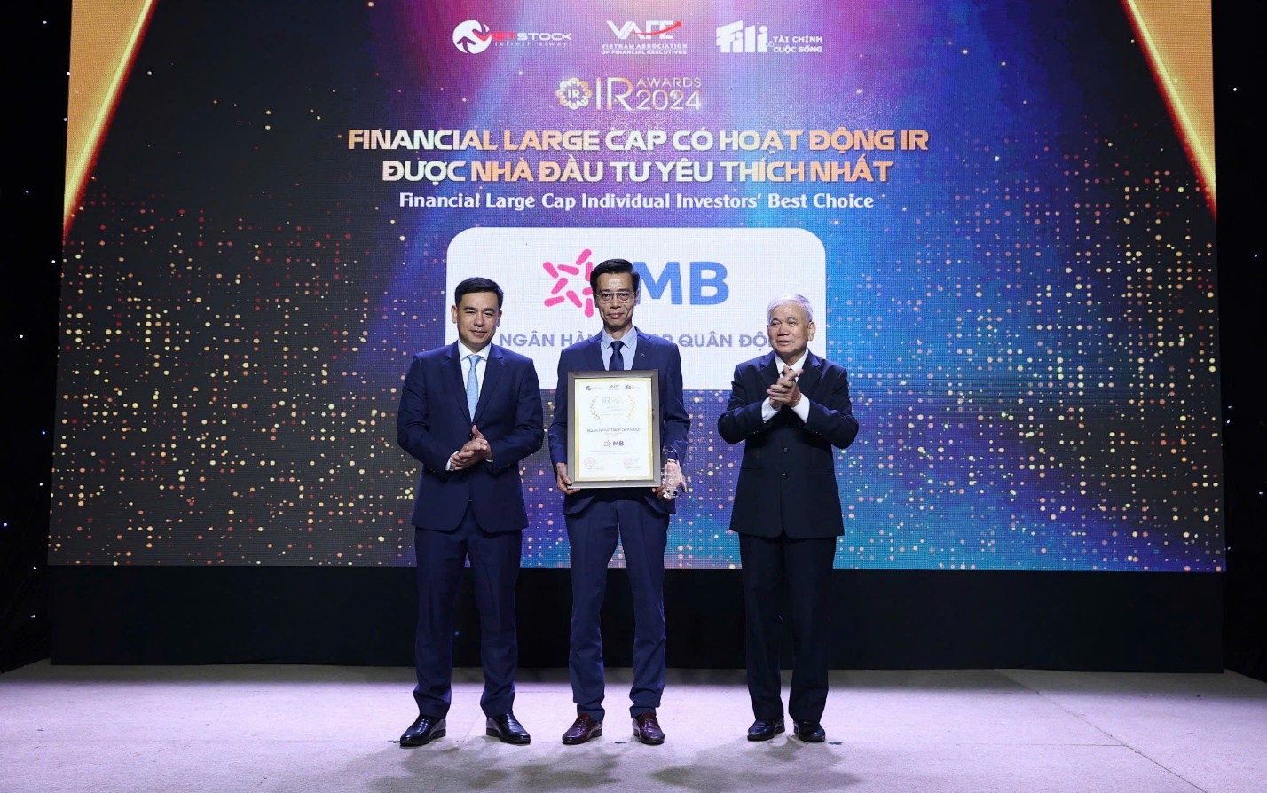 MB nhận "cú đúp" giải thưởng tại IR Awards 2024 - 1