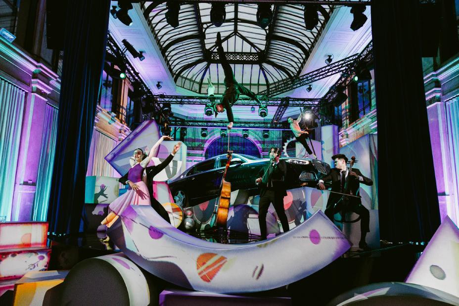 Mercedes-Benz mang gần 30 chiếc xe sang đến triển lãm The Avantgarde ở Hà Nội - 3