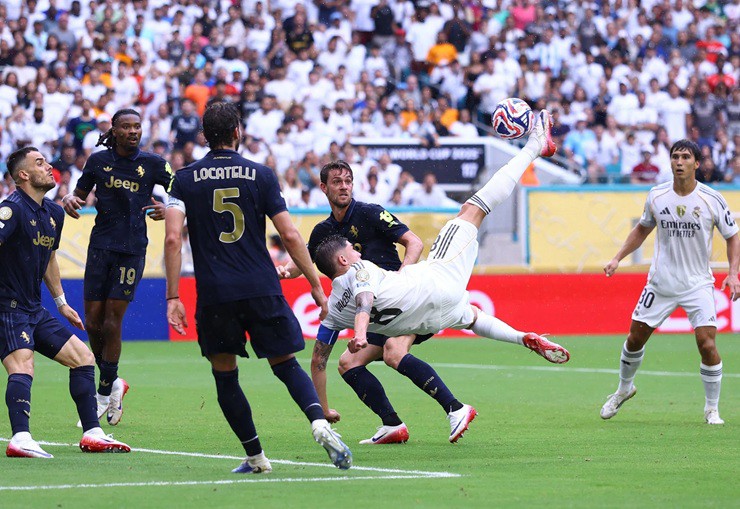 Xuất sắc nhất trận Real Madrid hạ gục Juventus, tiền vệ Federico Valverde giàu cỡ nào? - 1