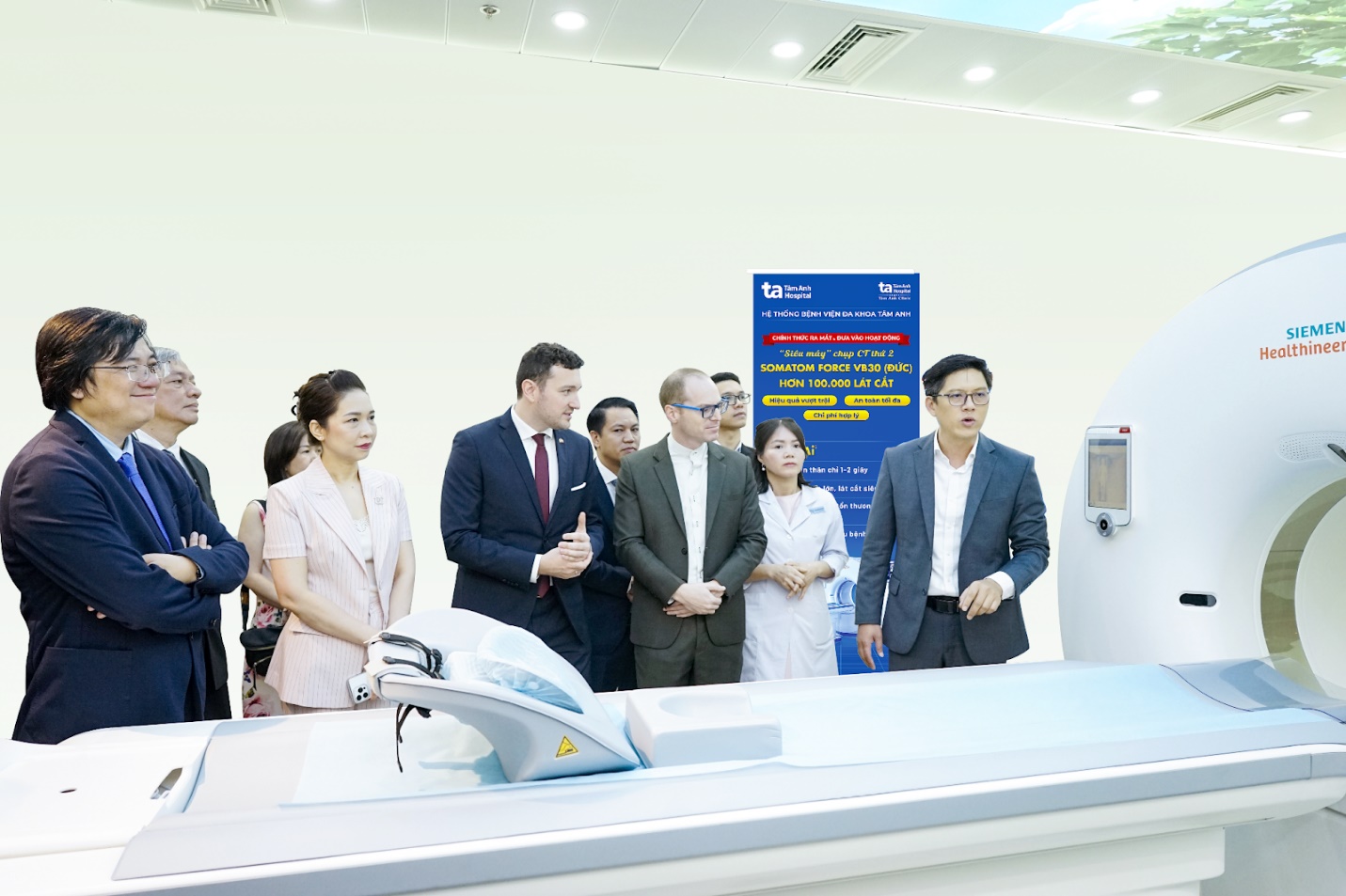 Vận hành “siêu máy CT” tại TP.HCM nhân thời khắc lịch sử “sắp xếp lại Giang Sơn”  - 4