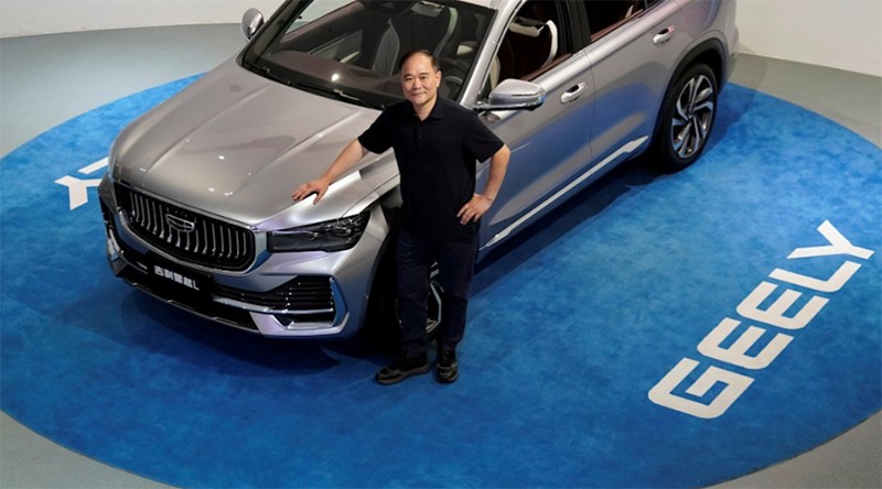 "Henry Ford của Trung Quốc": Từ cậu bé thợ ảnh đến đế chế ô tô toàn cầu mang tên Geely - 1