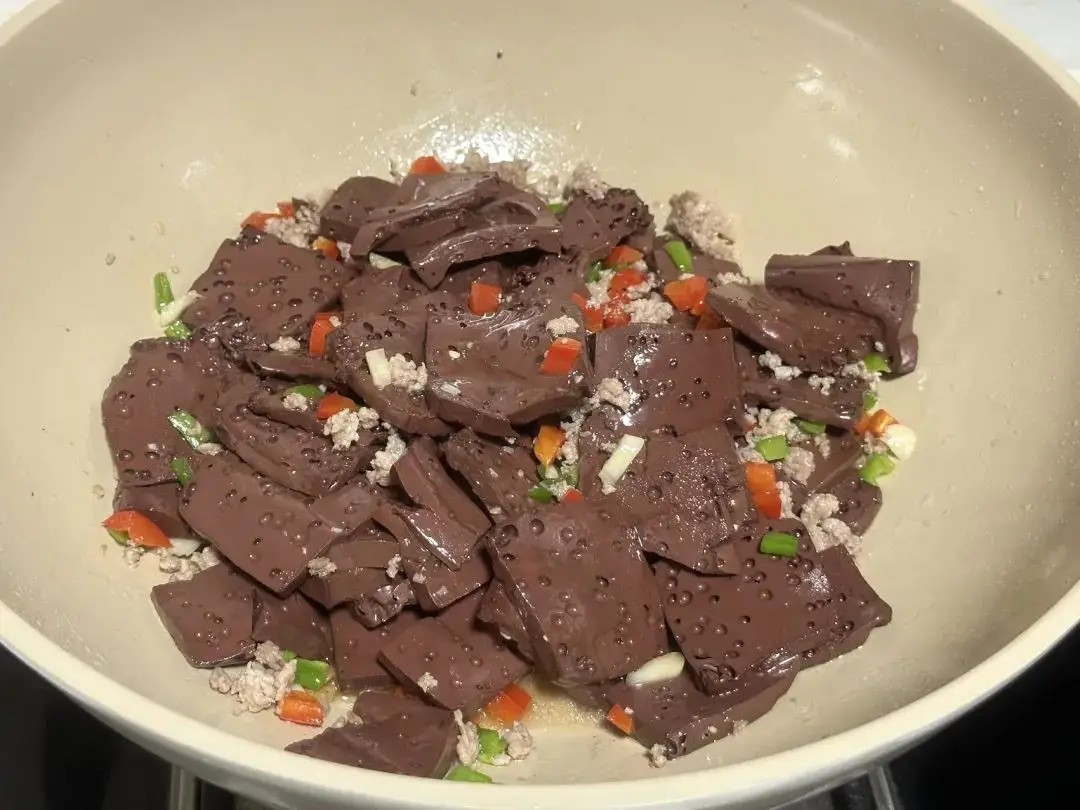 Thứ "rẻ bèo" của con heo đem xào hay nấu canh đều ngon bổ ngang thịt cá - 4