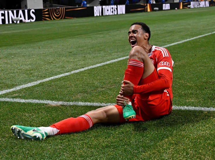 Trước khi bị gãy chân, tiền vệ Jamal Musiala của Bayern Munich kiếm tiền khủng cỡ nào? - 1