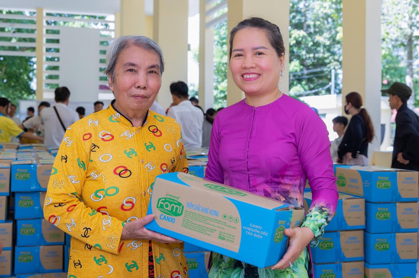 Fami Canxi & Chuyến Xe Nhân Ái tiếp sức “cứng cáp trăm phần trao cộng đồng nhân ái” - 1