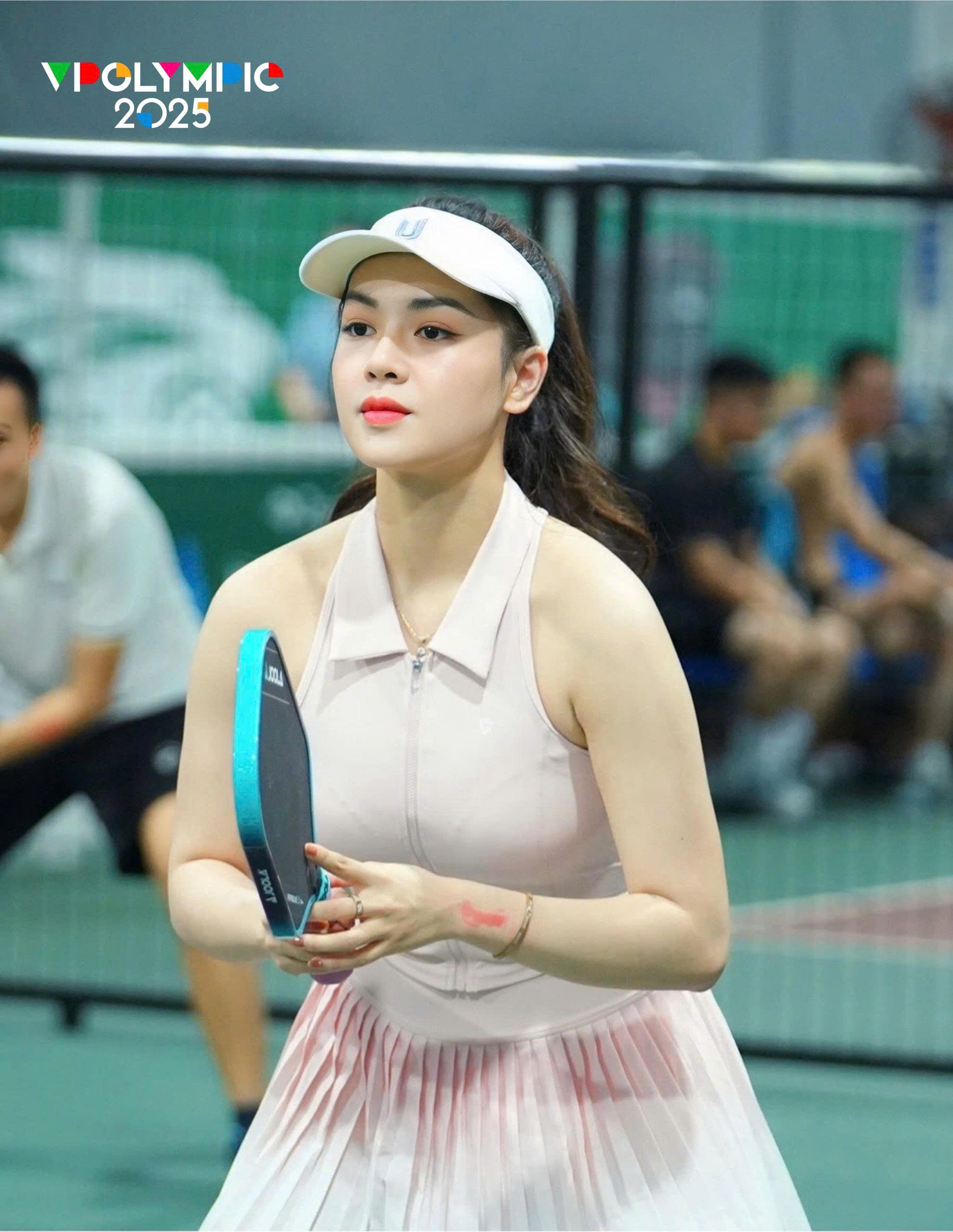 Visual “tuyệt đối điện ảnh” của trai xinh, gái đẹp nhà bank xanh lá - 4