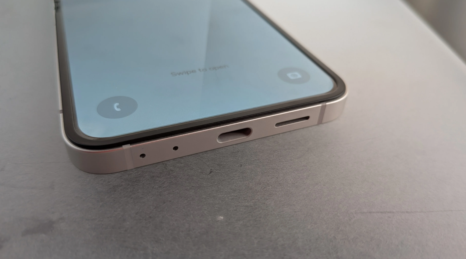 Trên tay Galaxy Z Flip 7 FE giá "mềm", chỉ từ 22,99 triệu đồng - 5