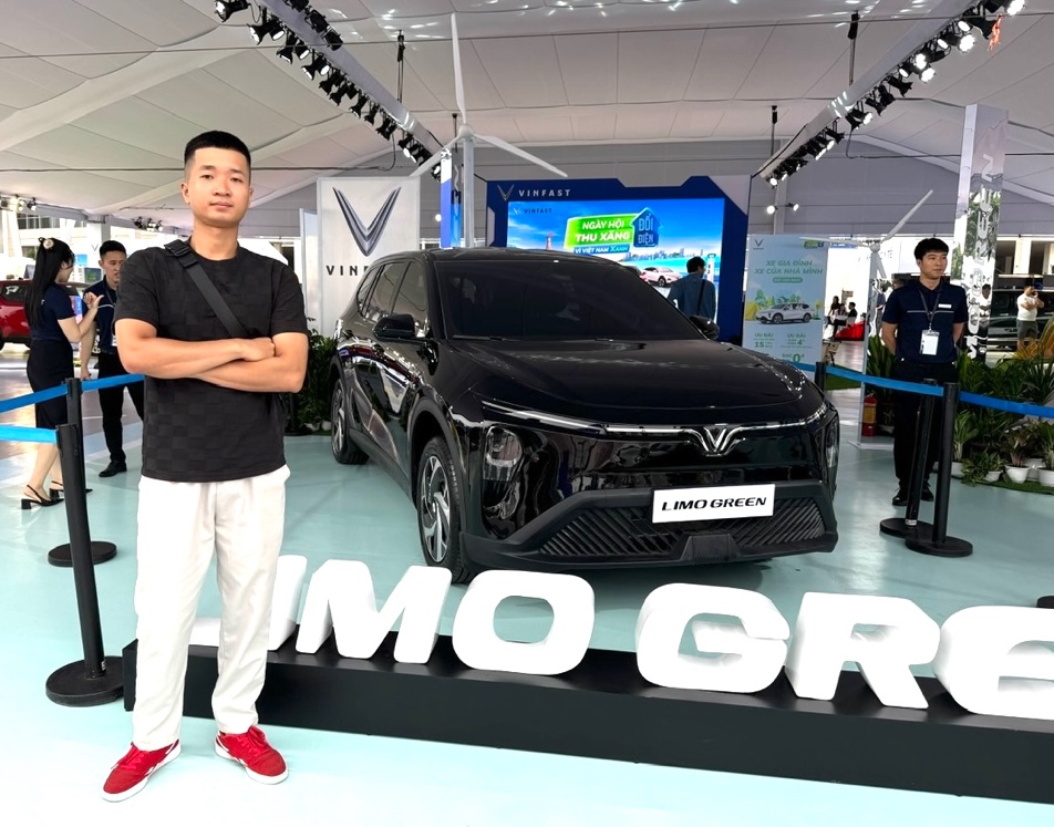 VinFast Limo Green khiến khách Việt mê mẩn tại sự kiện “Thu xăng - Đổi điện” - 4