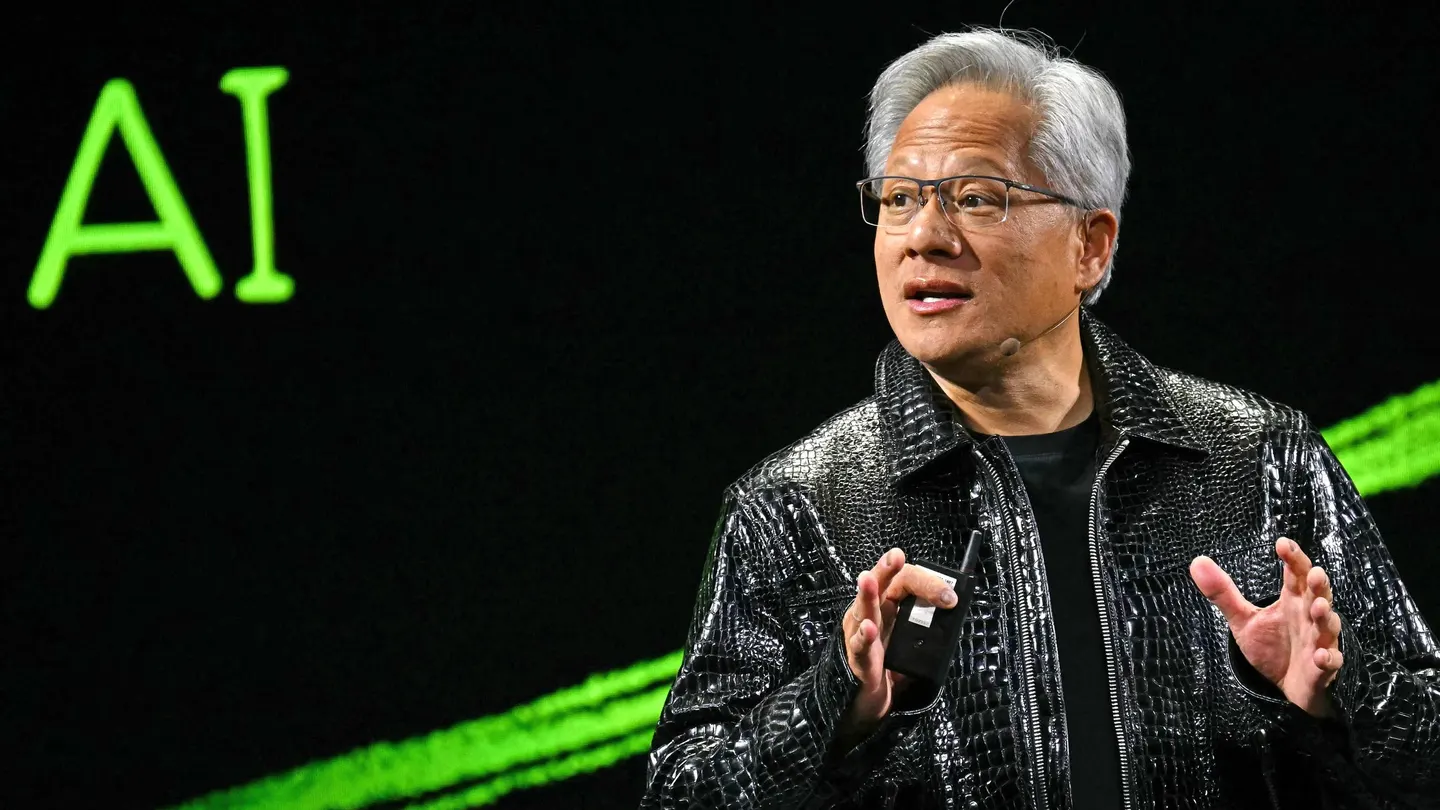 Ông chủ Nvidia vượt mặt tỷ phú Pháp để lọt top 6 người giàu nhất thế giới - 1