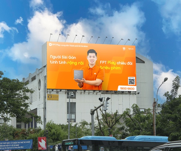 FPT ‘phủ cam’ toàn quốc: 1000 lời chào đậm bản sắc Việt bằng quảng cáo sáng tạo - 4