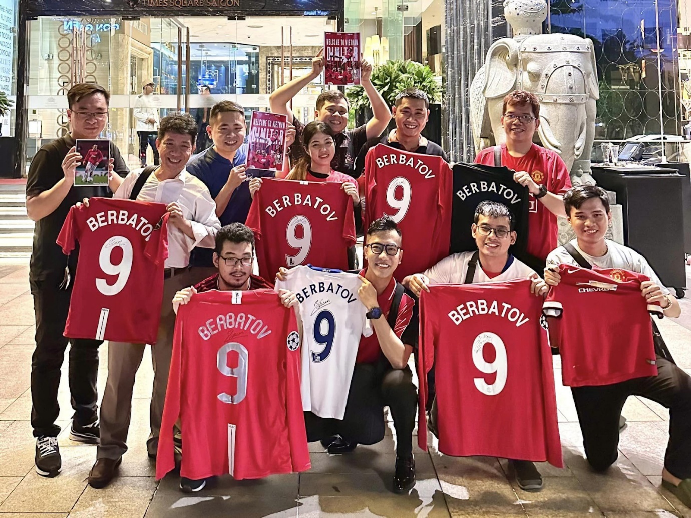 Dimitar Berbatov – "Hoàng tử Balkan" sắp trở lại Việt Nam vào tháng 7 này! - 2
