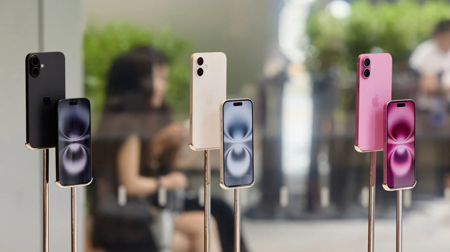 Apple gây áp lực lên Samsung và LG bằng cách nào? - 1