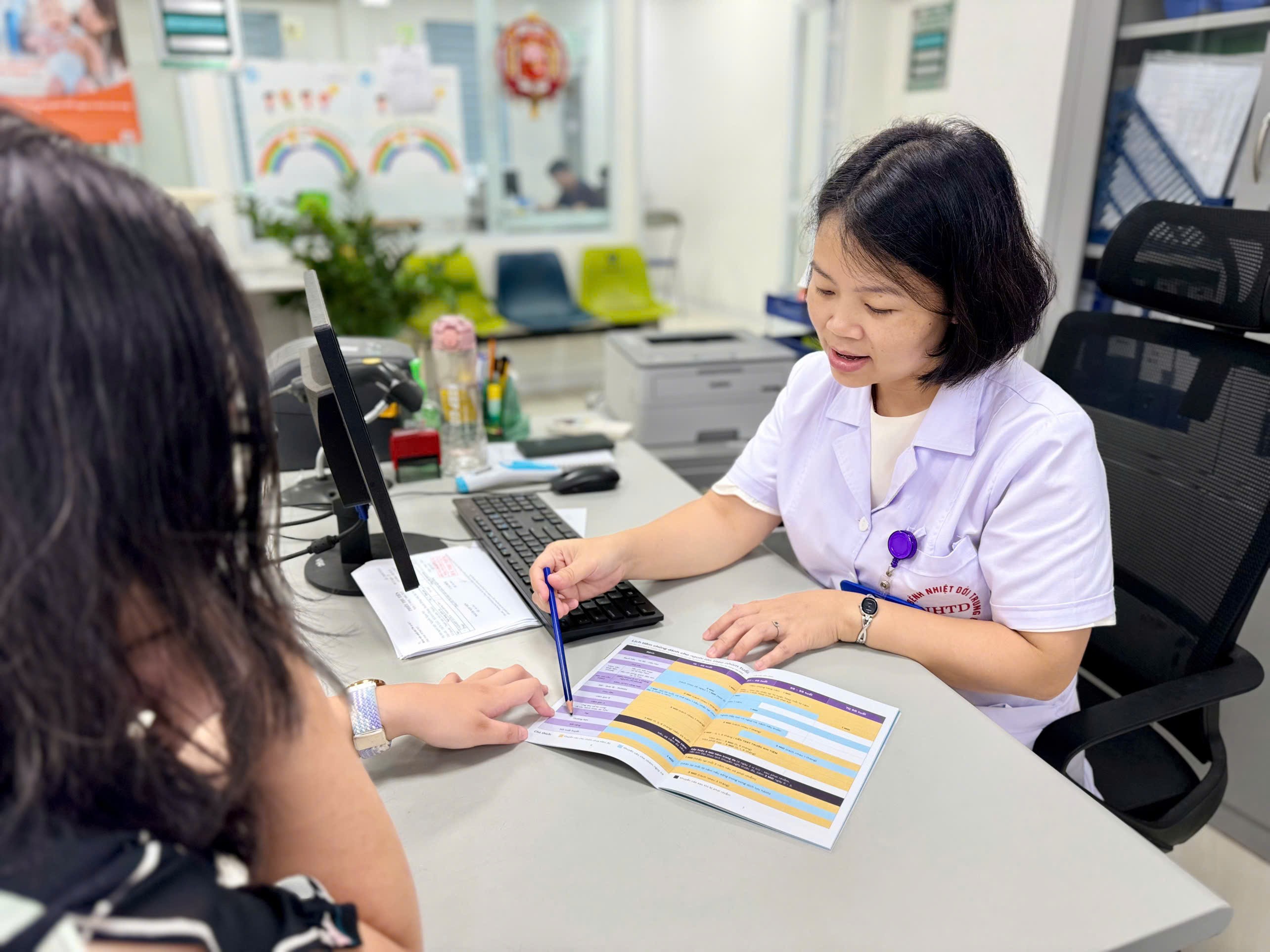 Bác sĩ hướng dẫn cách phòng dịch bệnh trong mùa mưa bão - 1