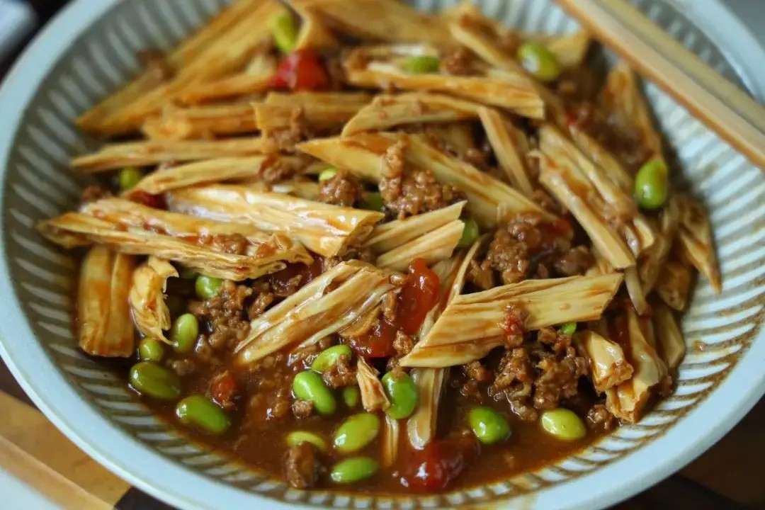 Món ăn “cháy hàng” hơn cả thịt cá, vừa ngon miệng vừa đưa cơm - 1