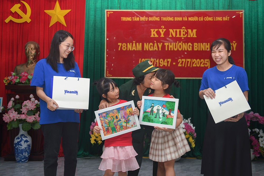 Vinamilk “viết tiếp câu chuyện hòa bình” bằng tranh và hành động - 3