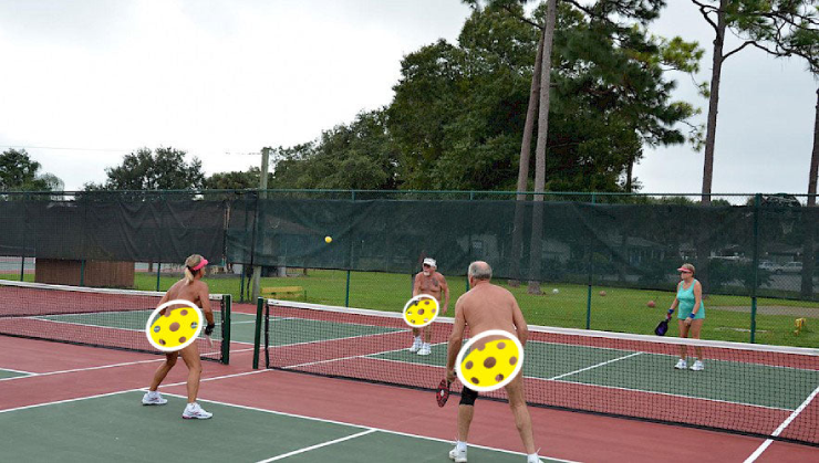 VĐV nữ pickleball Việt Nam diện đồ gợi cảm, trên thế giới có nơi không mặc gì thi đấu - 2