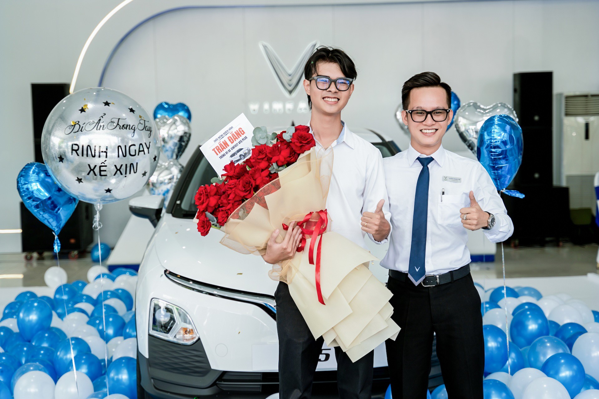 Mua 1 được 2: Khách hàng VinFast “xé túi mù” trúng thêm ô tô, xe máy điện - 1