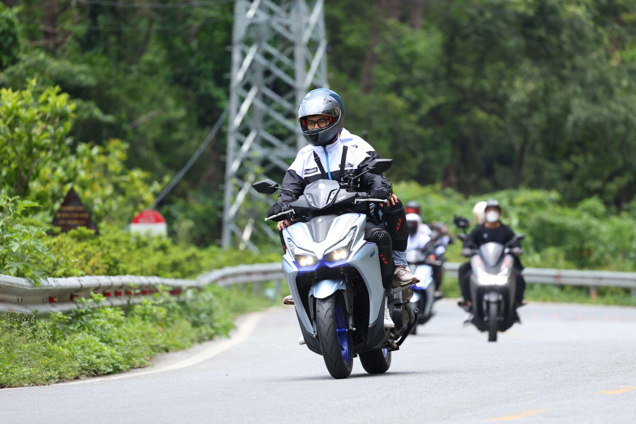 Công nghệ YECVT độc quyền trên Yamaha NVX: Tăng tốc êm ái, đổ đèo vững vàng - 1