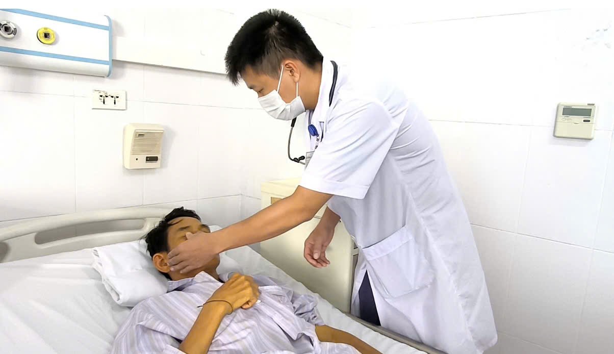 Người đàn ông suy gan, suy thận từ vết thương nhỏ - 1