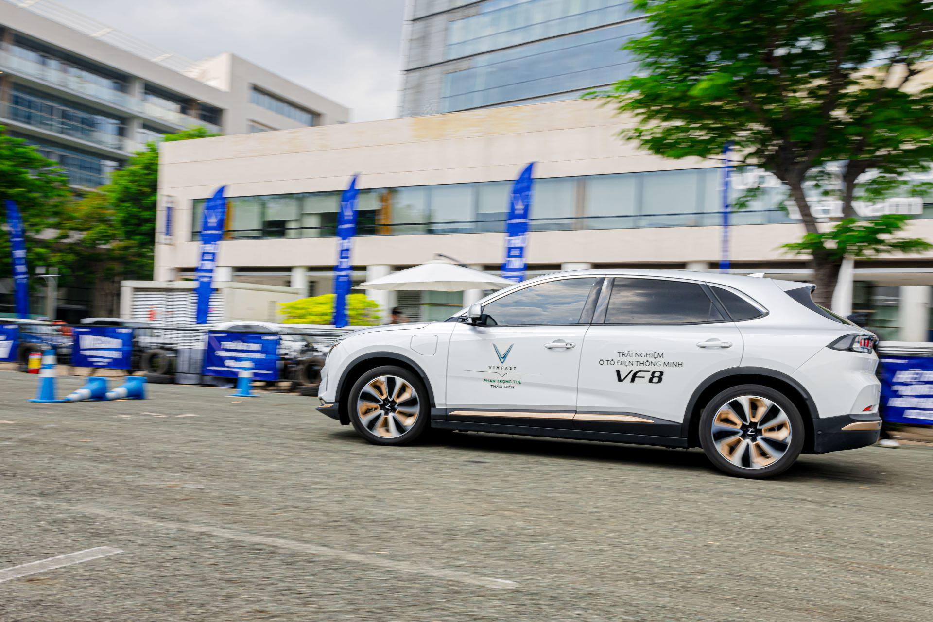 Giải mã lý do VinFast VF 8 thống trị phân khúc SUV 5 chỗ - 1