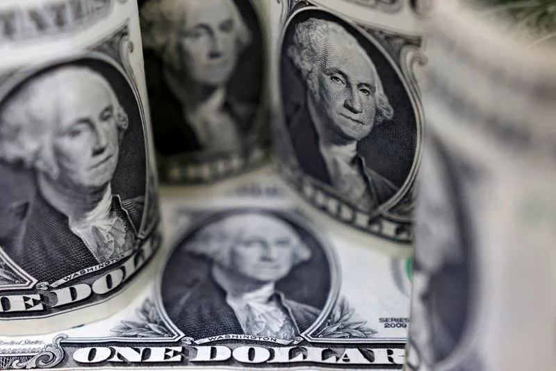 Đồng USD tăng vọt, đồng yên rơi xuống đáy 4 tháng sau động thái áp thuế mới của ông Trump - 1