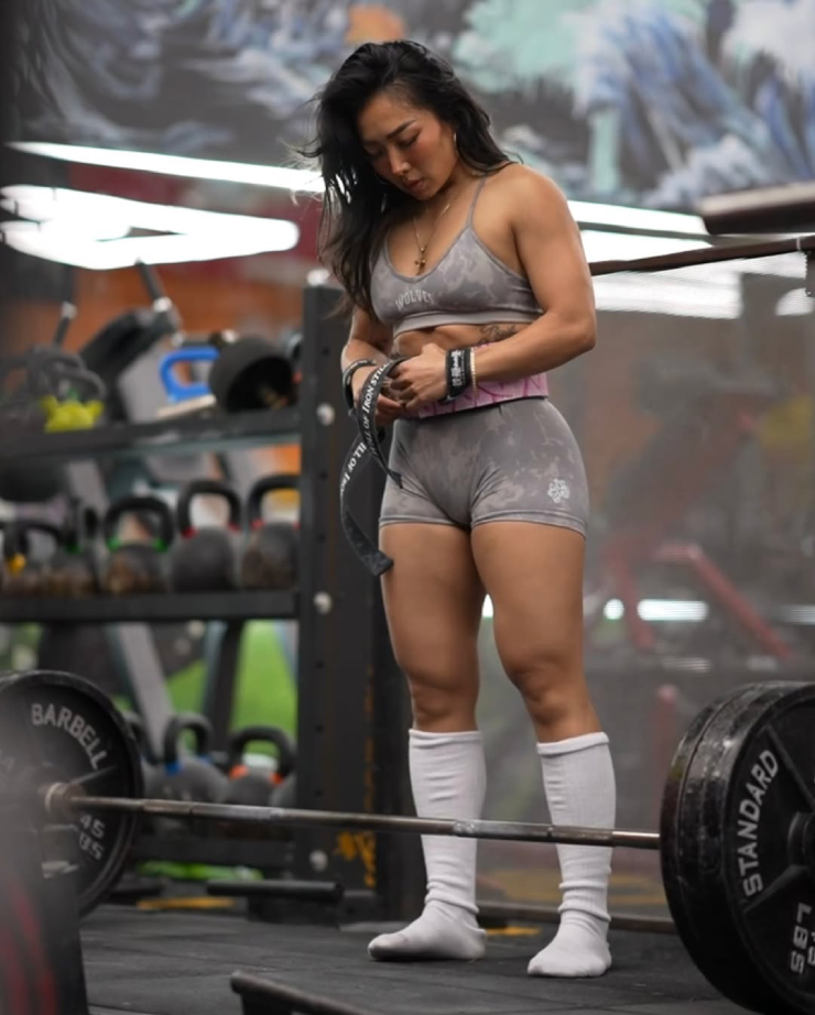 Cô gái "mỏng dính" 34 kg, trở thành nữ VĐV thể hình quyến rũ nhất thế giới - 11