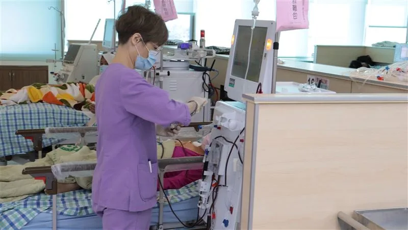 Uống 2 ly nước ép mỗi ngày, người đàn ông phải chạy thận - 1